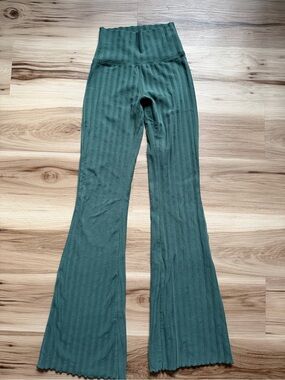 Offline by Aerie OG Original Flare Leggings Hi-Rise
Ribbed Green XS